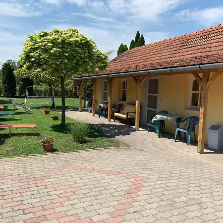 Tina Apartman Poroszlo Exterior photo